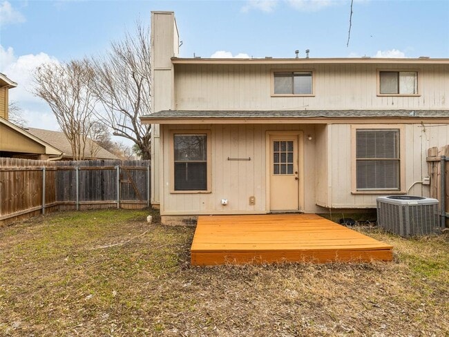 Building Photo - 706 Rollingway Dr