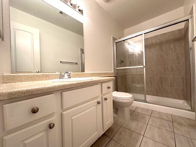 Building Photo - Beautiful South Shores Gated Community. 1st Floor unit. 2 beds. 2 baths.