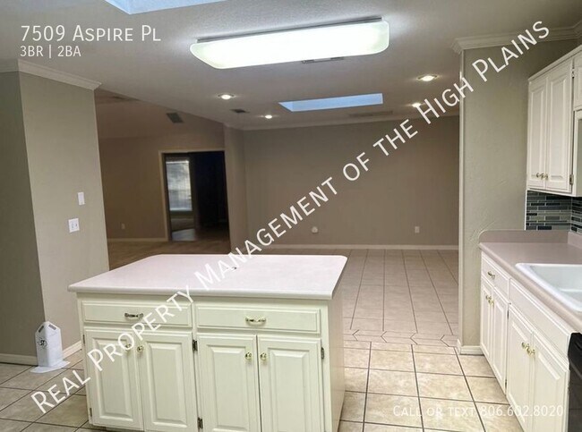 Building Photo - West Plains Feeder Must See!!