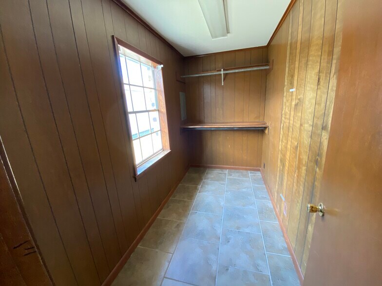 Building Photo - 1033 Giovanni St