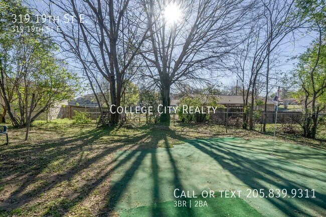 Building Photo - 319 19th St E