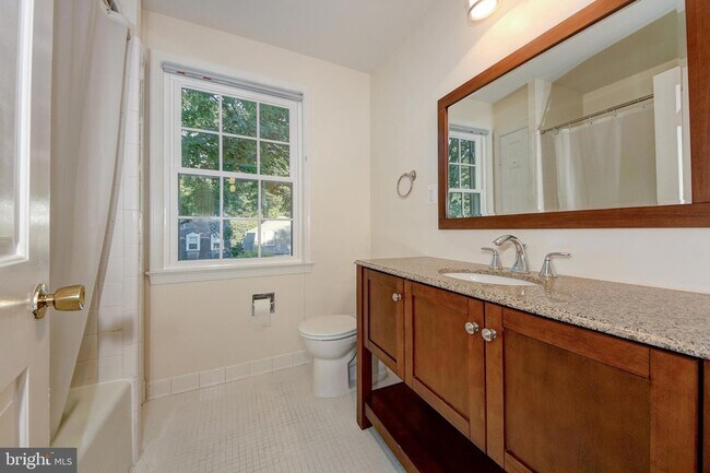 Building Photo - 4509 Tournay Rd