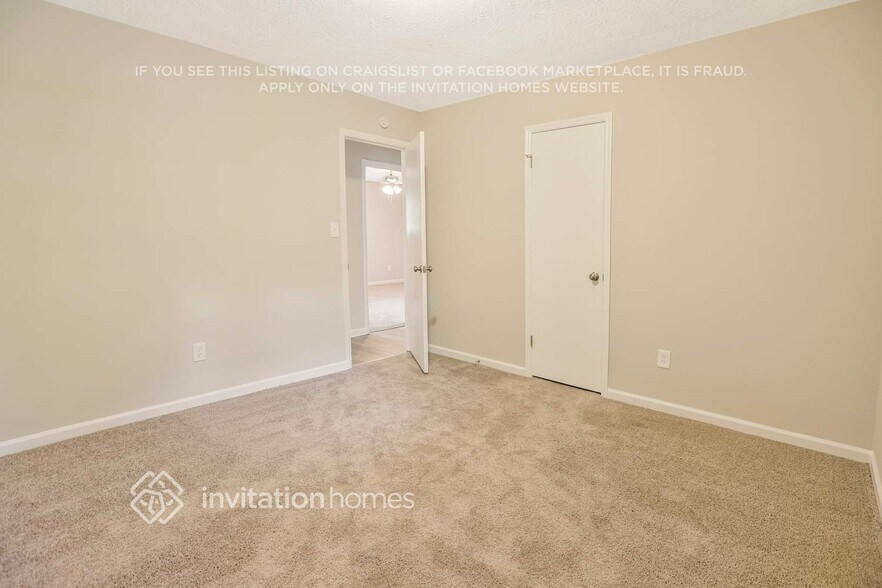 Building Photo - 888 Tall Deer Dr