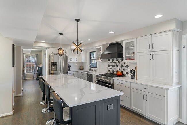 Building Photo - 3100 Franklin St