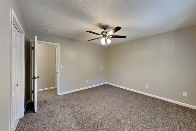 Building Photo - 4036 Evelyn Dr