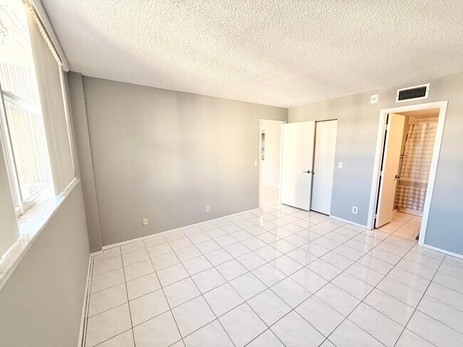 Building Photo - 2929 S Ocean Blvd