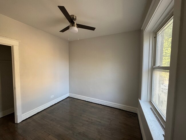 Front bedroom - 736 N Homan Ave