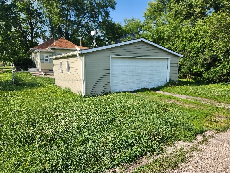 Building Photo - 600 NE 3rd St