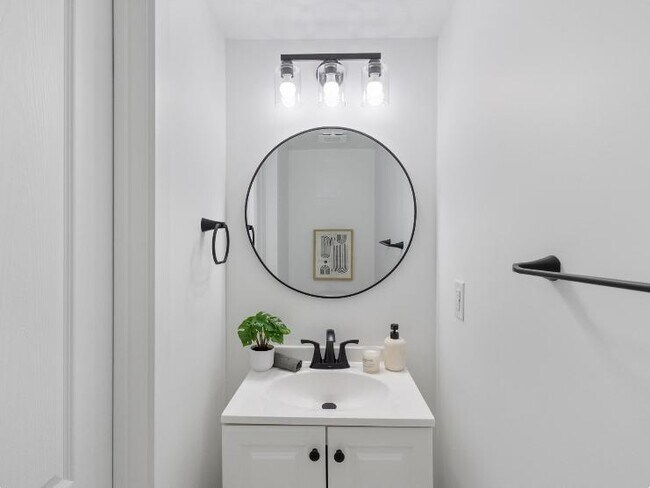 Building Photo - 636 N 1280 E