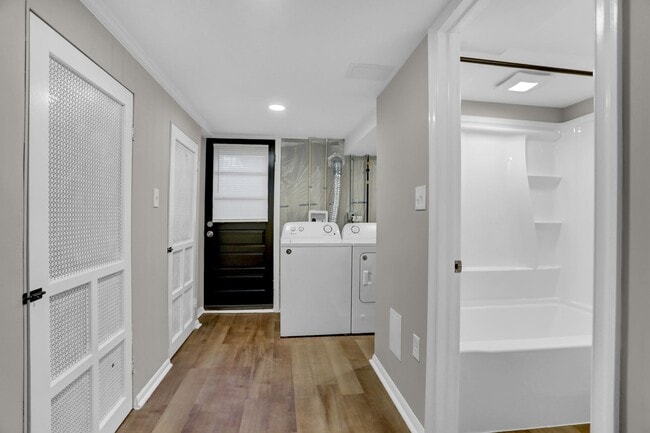 Building Photo - Completed Renovated Townhouse