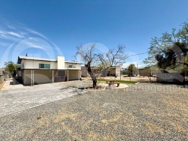 Building Photo - 45 N Melrose Ave