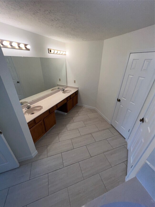 Building Photo - 21810 N Tangle Creek Ln