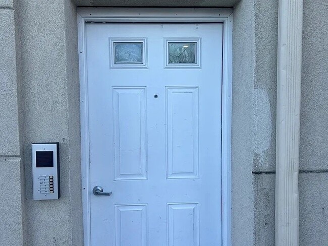 Building Photo - 231 Dayton Ave