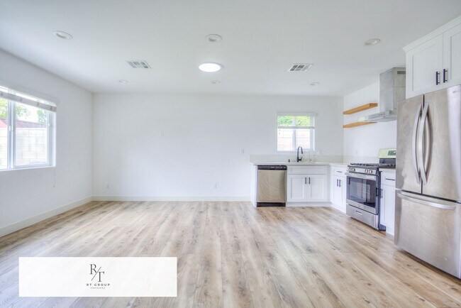 Building Photo - Bright 2BD Back House in Temple City Unified School District – Washer/Dryer Included. Separate En...