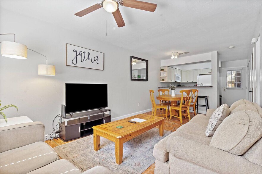 Building Photo - 2228 SW 39th Dr