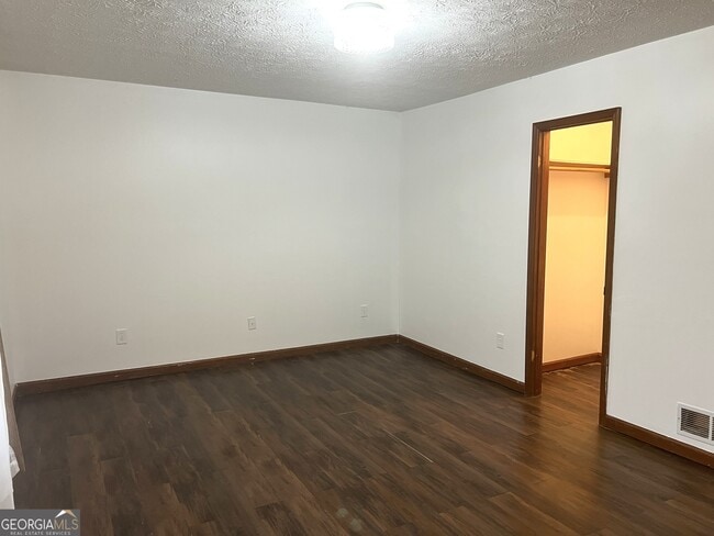 Building Photo - 40 Wagon Wheel Dr