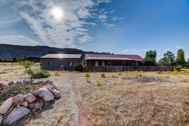 Building Photo - 383 E Coronado Ln