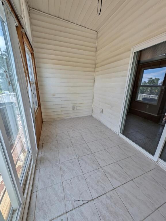 Building Photo - 406 W 4th Ave