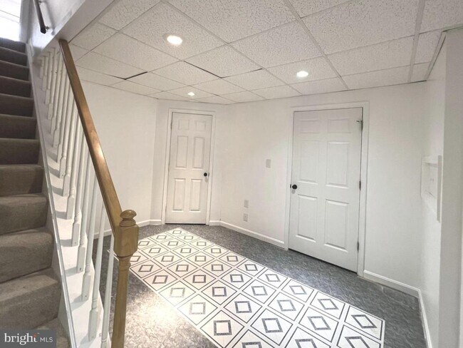 Building Photo - 513 Willow Ave
