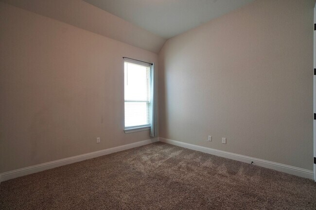 Building Photo - 6650 Verona Pl