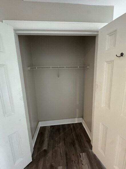 Building Photo - 520 South Ave