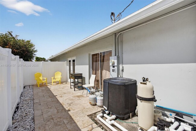 Building Photo - 268 SE 8th Ave