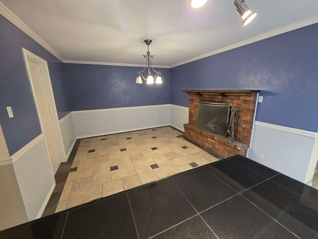 Building Photo - Spacious Home in NE Heights
