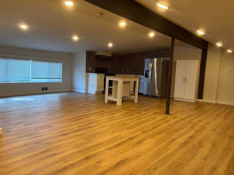 Building Photo - 2505 NE 140th St