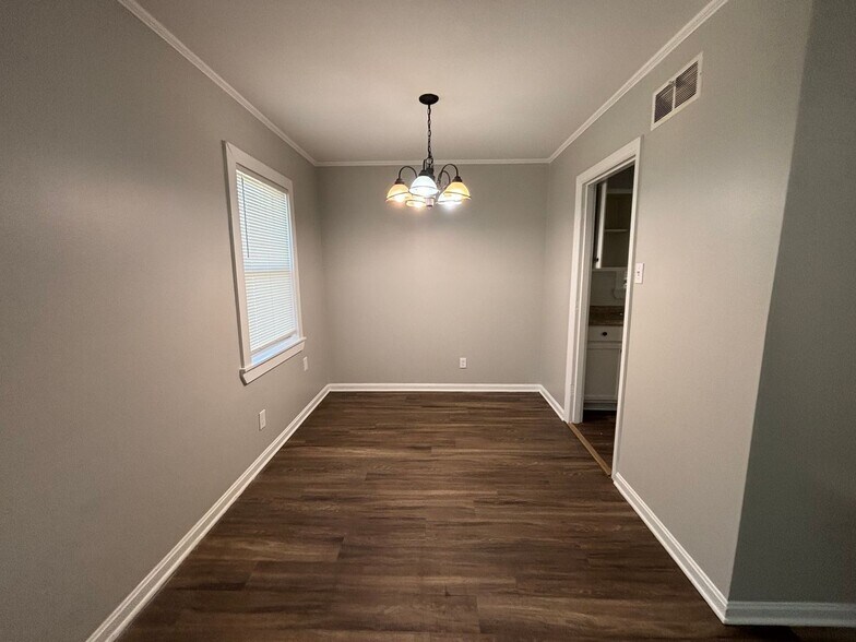 Building Photo - 2073 Gayle Ave