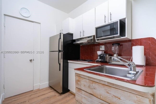 Building Photo - 227 1st St