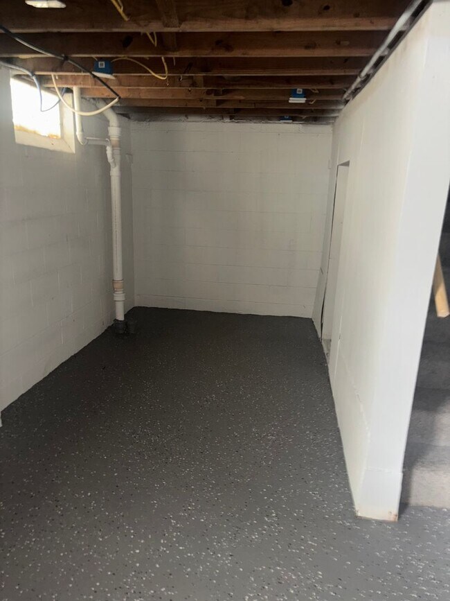 Building Photo - Updated Home In Detroit