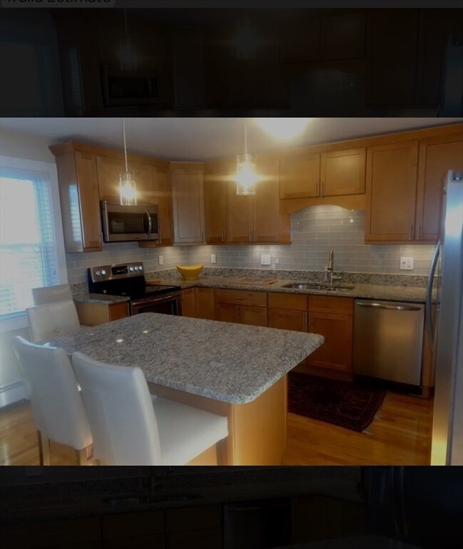 Primary Photo - 3 1/2 Becket Ave
