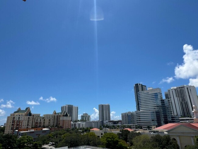 Building Photo - 313 NE 2nd St