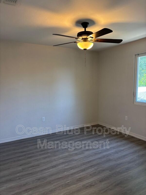 Building Photo - 3754 Lora St