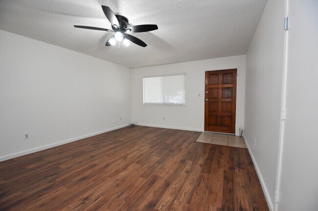 Building Photo - 4003-4003 Westporter Dr