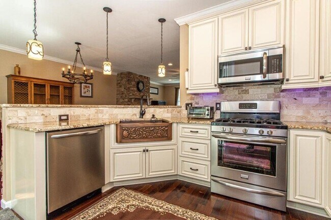 Building Photo - Farragut 37934 -  3 bedroom, 2.5 bath home...