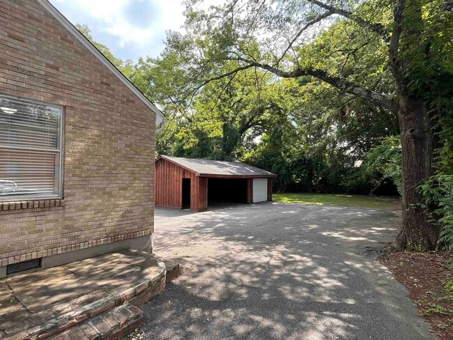 Building Photo - 630 Patterson St
