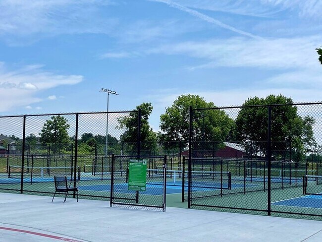 Building Photo - 1504 Casuarina Dr