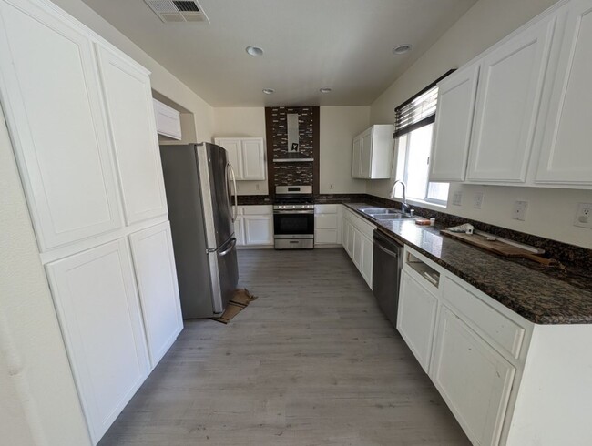 Building Photo - 7593 Perla Del Mar Ave