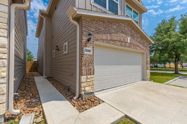 Building Photo - 15010 Eagle feather ct.