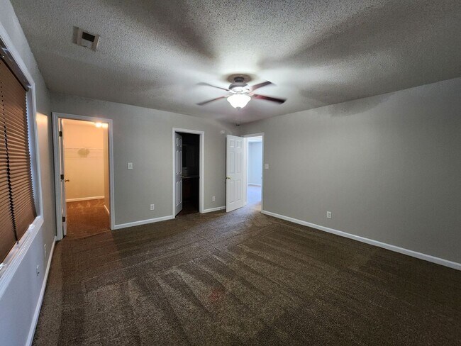 Building Photo - Beautiful 3 bed 2 1/2 bath townhome in a gated community with a pool. Showings Coming Soon!!!