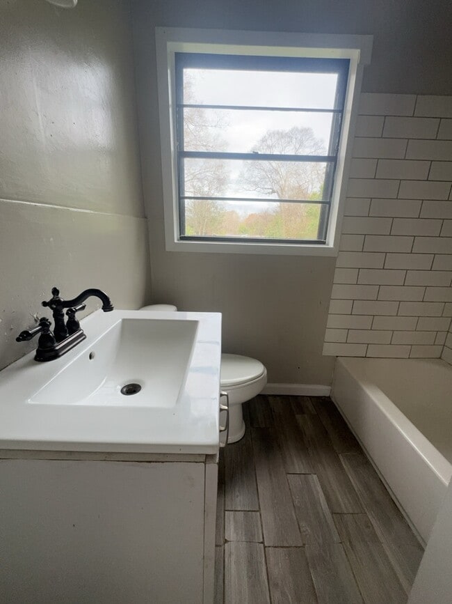 Building Photo - 320 Lawrence Rd