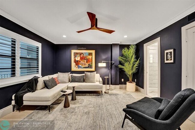 Building Photo - 3100 NE 48th St