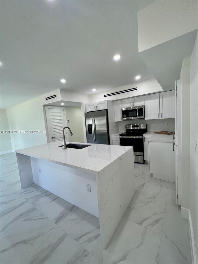 Building Photo - 5970 SW 46th St