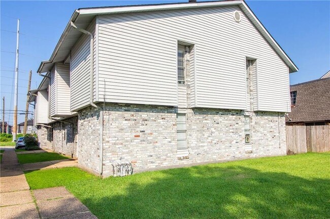 Building Photo - 56 Brandon Hall Dr