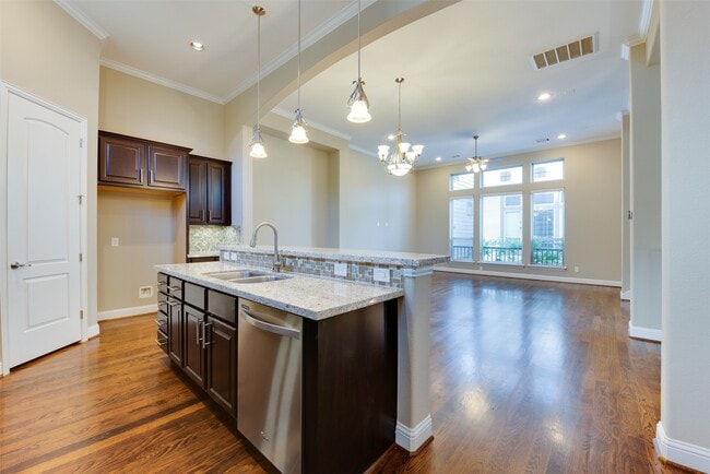 Building Photo - 6105 Stillman St