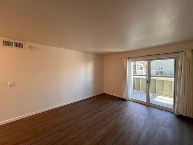 Building Photo - Cute 1 bedroom Reno apartment!