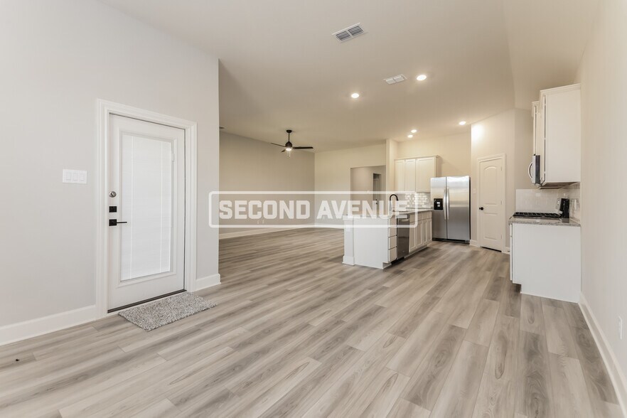 Building Photo - 809 Jackel Dr