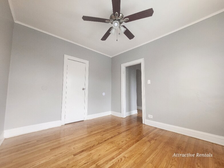 Building Photo - 9909 S Charles St