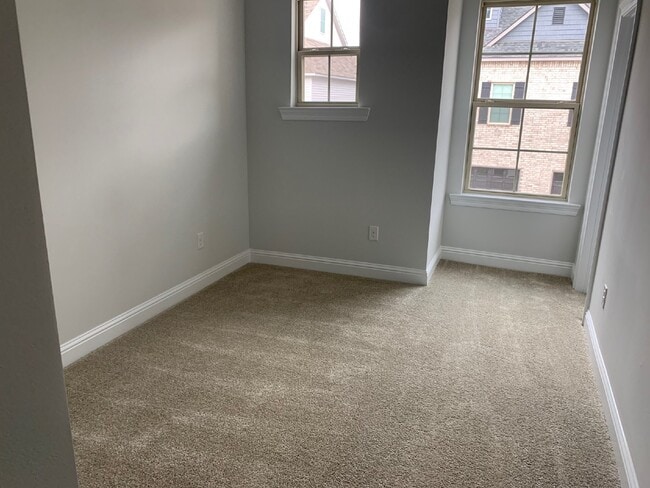 Building Photo - The Cottages at University Villas 3 bedroom 2.5 bath townhouse for Lease!